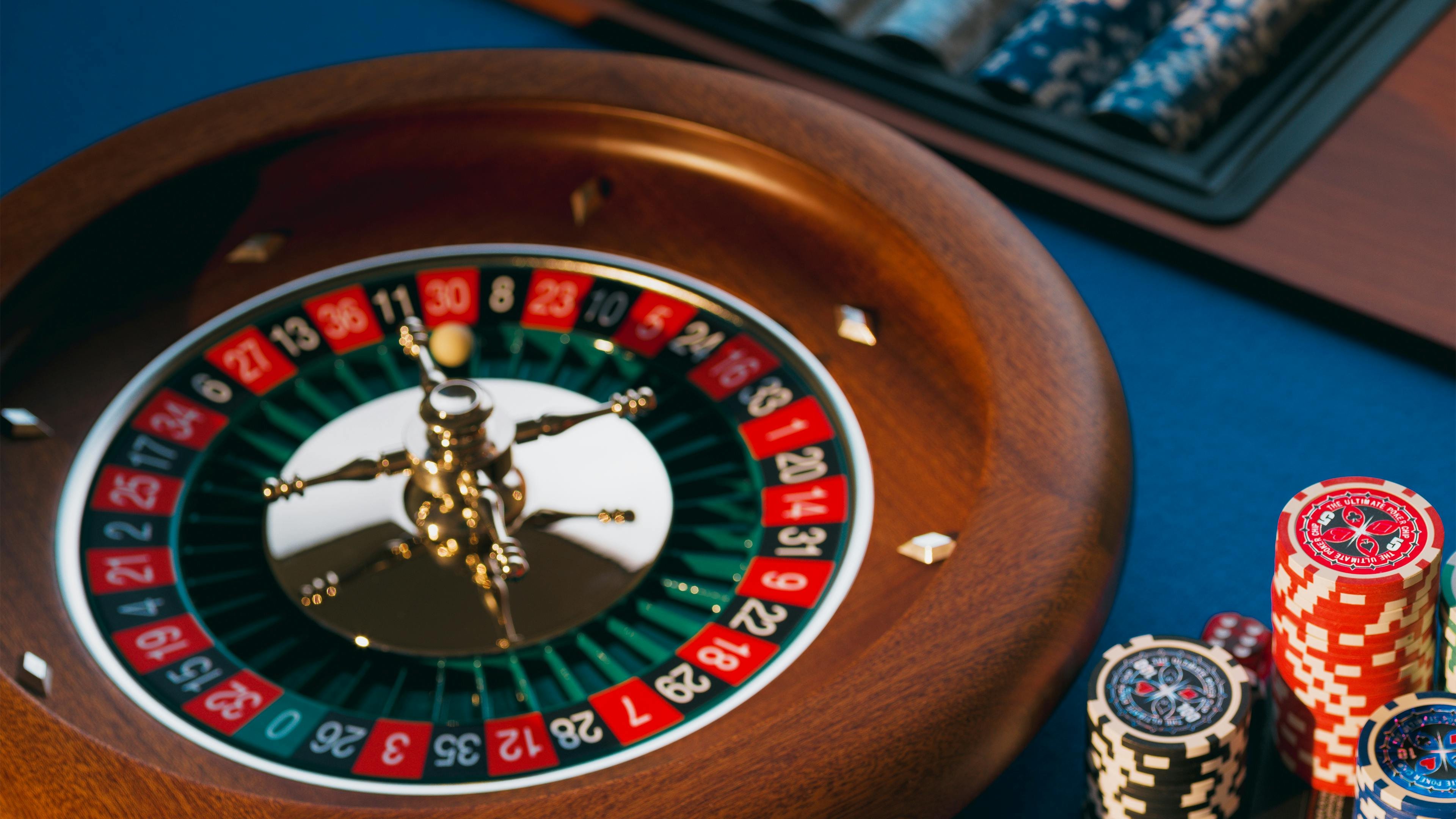 jolyph Live Casino real dealer table streamed on mobile for Filipino players